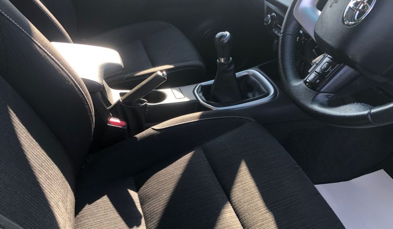 Toyota Hilux Invincible 2021 full