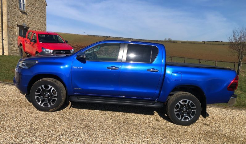 Toyota Hilux Invincible 2021 full