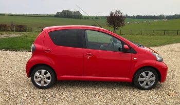 Toyota Aygo 2011 full