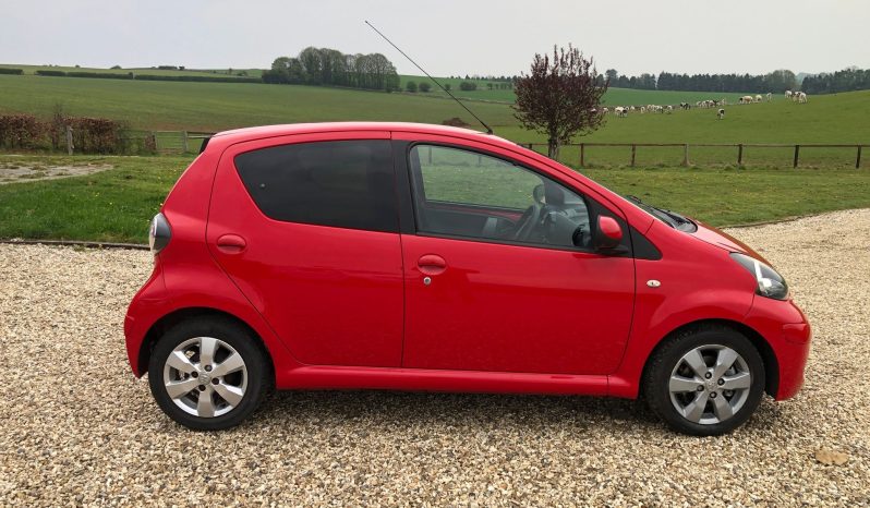 Toyota Aygo 2011 full