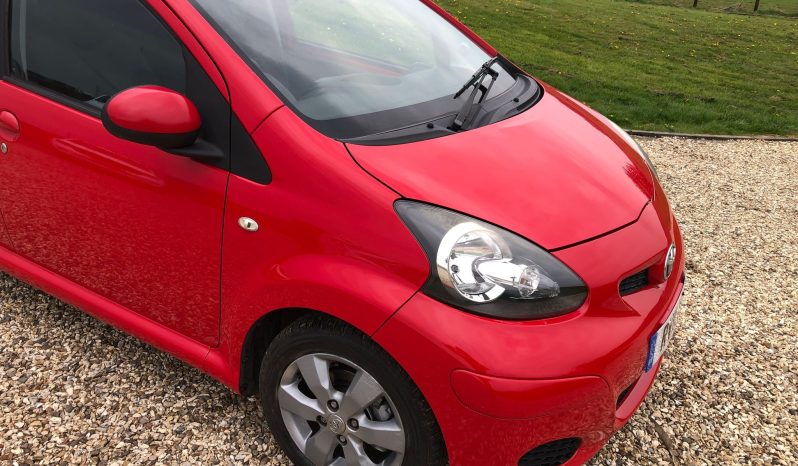 Toyota Aygo 2011 full