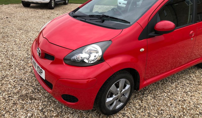 Toyota Aygo 2011 full