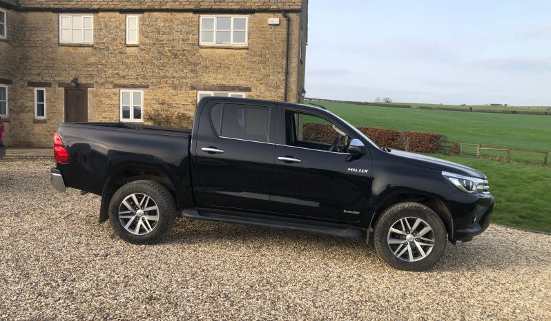 
								Toyota Hilux Double Cab Invincible 2019 full									