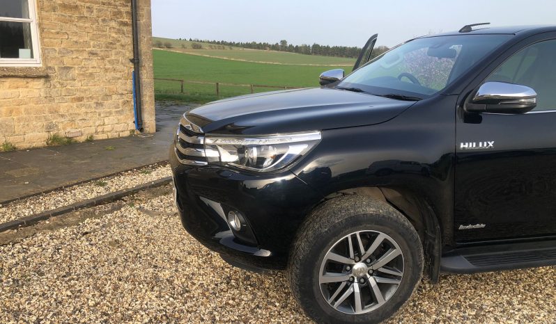 
								Toyota Hilux Double Cab Invincible 2019 full									