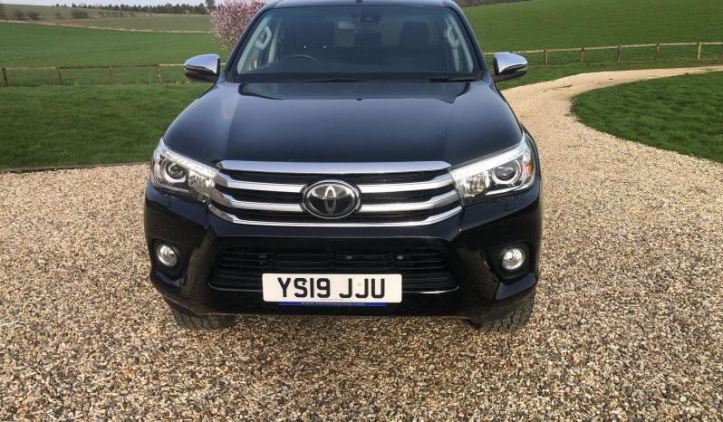 
								Toyota Hilux Double Cab Invincible 2019 full									