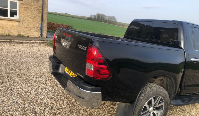 
								Toyota Hilux Double Cab Invincible 2019 full									
