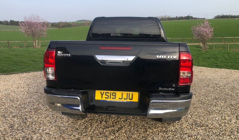 
								Toyota Hilux Double Cab Invincible 2019 full									