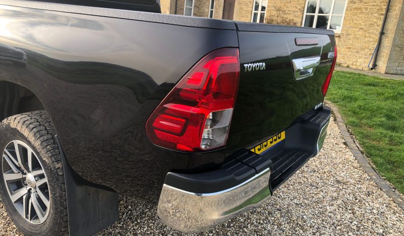 
								Toyota Hilux Double Cab Invincible 2019 full									