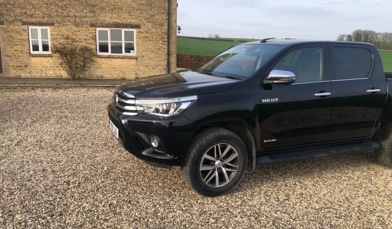 
								Toyota Hilux Double Cab Invincible 2019 full									