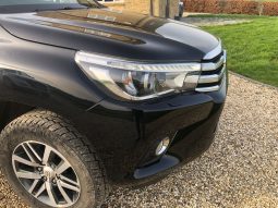 
										Toyota Hilux Double Cab Invincible 2019 full									