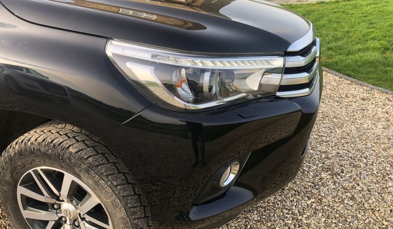 
								Toyota Hilux Double Cab Invincible 2019 full									