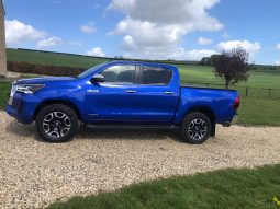 
										Toyota Hilux Invincible 2021 full									