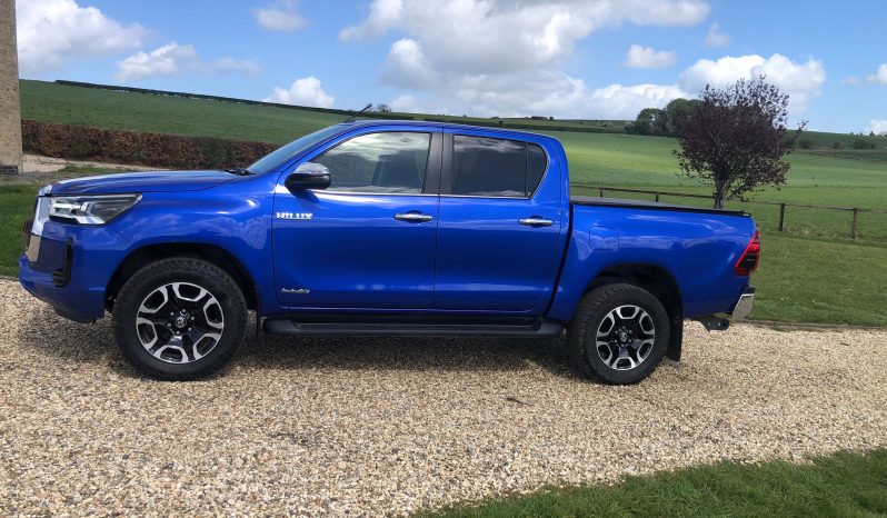 
								Toyota Hilux Invincible 2021 full									