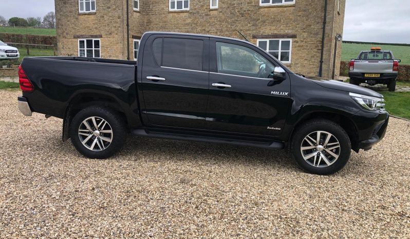 
								Toyota Hilux Double Cab Invincible 2019 full									