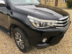
										Toyota Hilux Double Cab Invincible 2019 full									