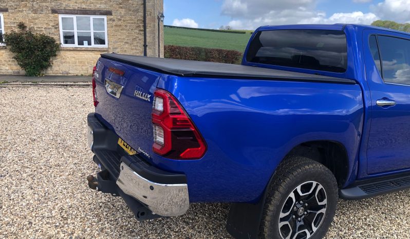 
								Toyota Hilux Invincible 2021 full									