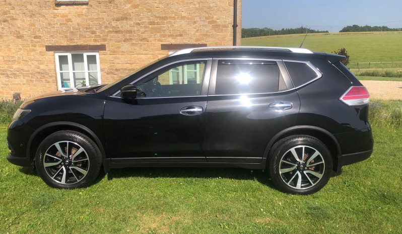
								Nissan Xtrail Black Tekna 4 WD 2017 full									