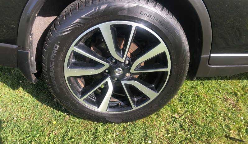 
								Nissan Xtrail Black Tekna 4 WD 2017 full									