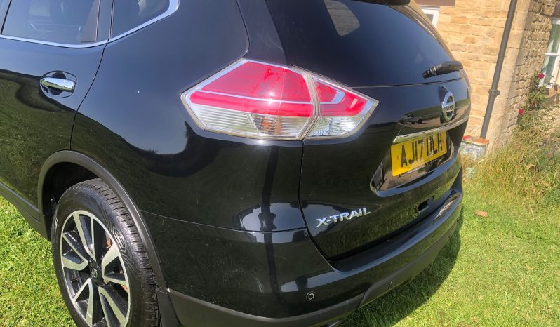 
								Nissan Xtrail Black Tekna 4 WD 2017 full									