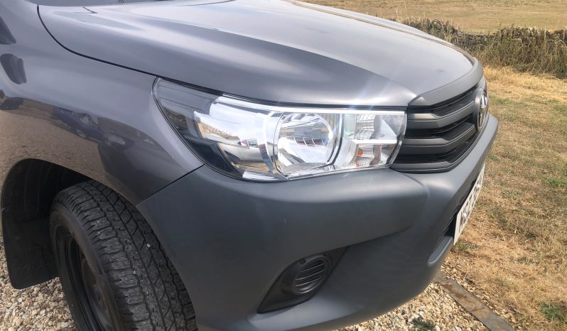 
								Toyota Hilux Double Cab 2019 full									