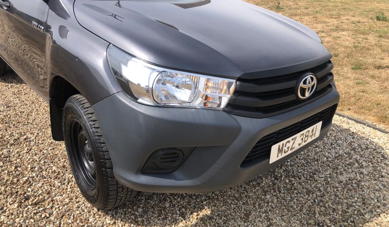 
								Toyota Hilux Double Cab 2019 full									