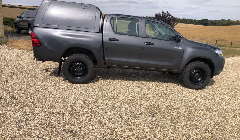
								Toyota Hilux Double Cab 2019 full									