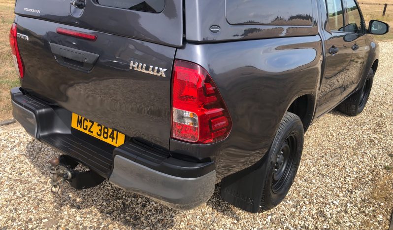 
								Toyota Hilux Double Cab 2019 full									