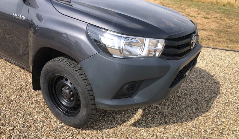 
								Toyota Hilux Double Cab 2019 full									