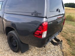 
										Toyota Hilux Double Cab 2019 full									