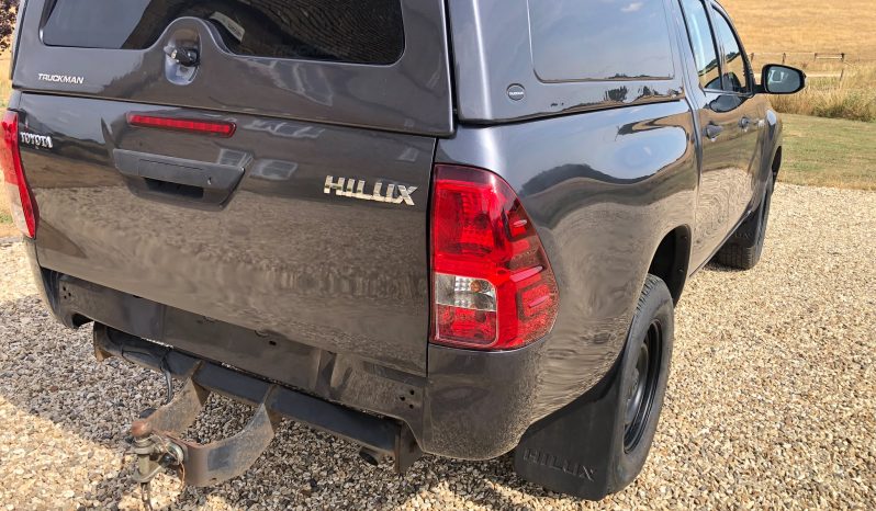 
								Toyota Hilux Double Cab 2019 full									