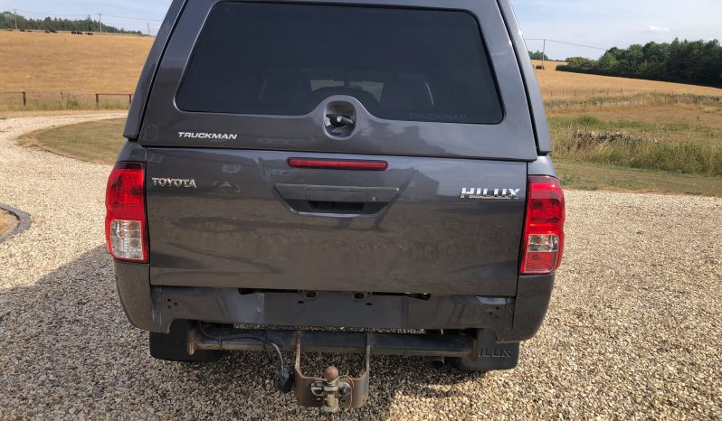 
								Toyota Hilux Double Cab 2019 full									