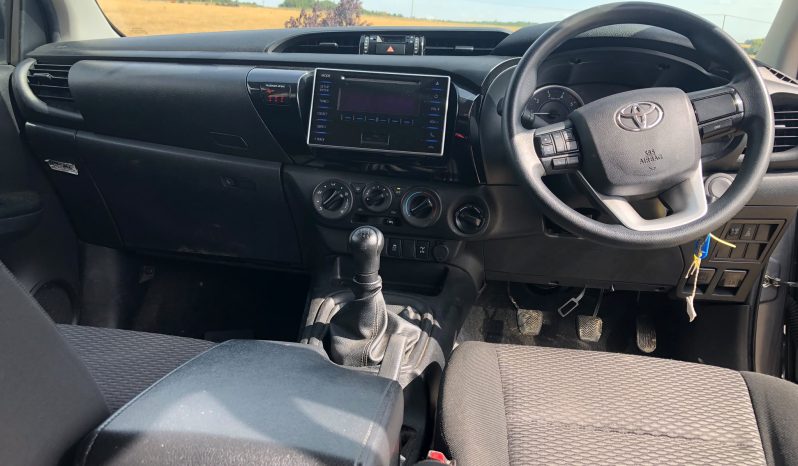 
								Toyota Hilux Double Cab 2019 full									